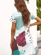 Vestido mini con bloques de color y estampado de leopardo